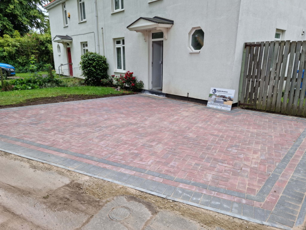 This is a newly installed block paved drive installed by Loddon Driveways